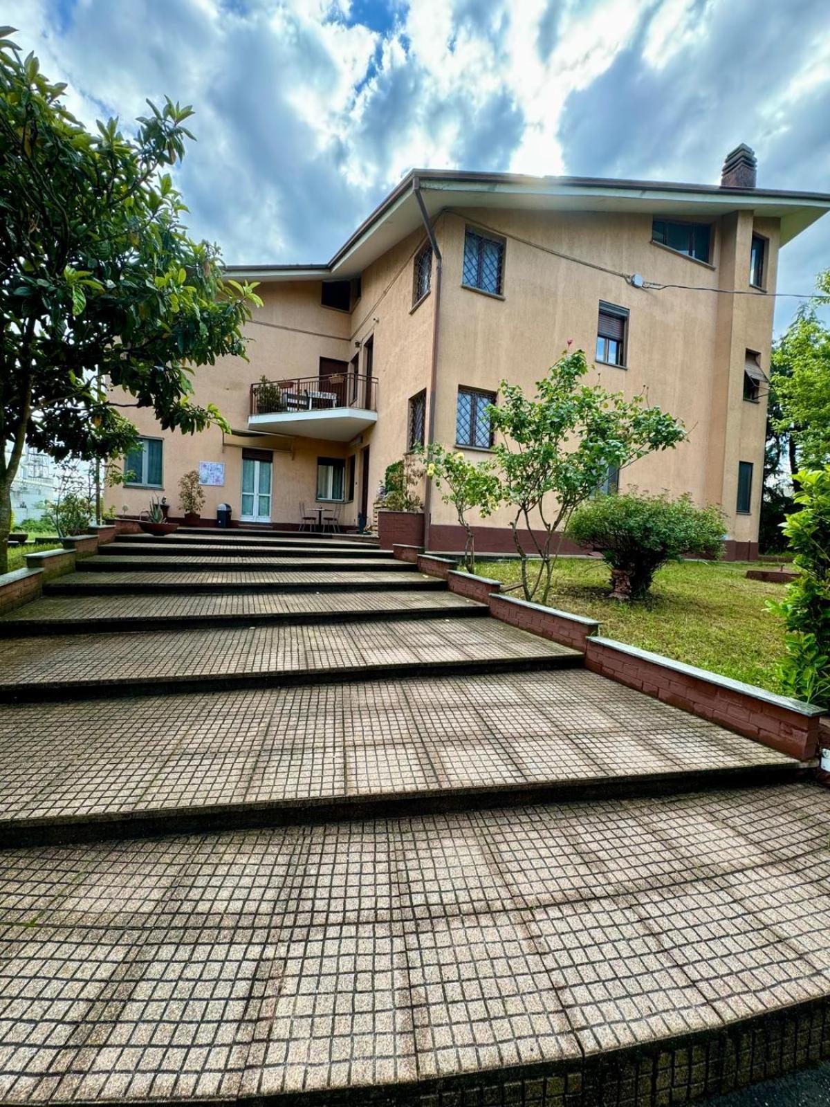 King'S House Apartamento Roletto Exterior foto